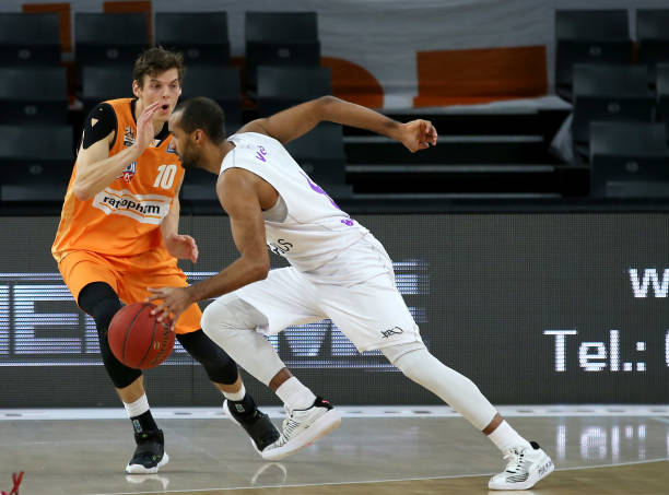 终召集詹姆 终召集詹姆