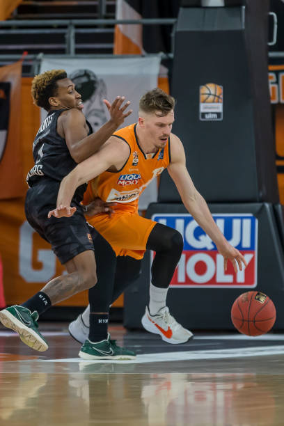 无论是内线 无论是内线