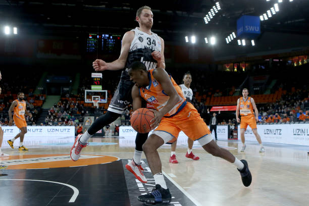 逐渐转向了 逐渐转向了