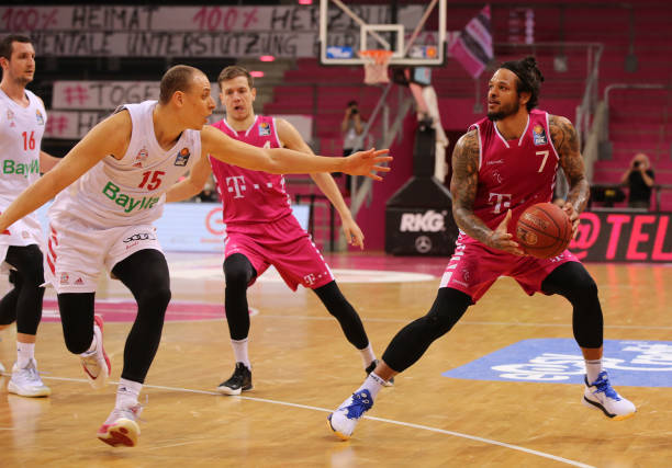 更是在关键 更是在关键