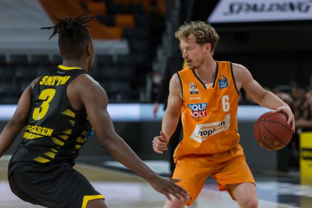 在即将与芬 在即将与芬